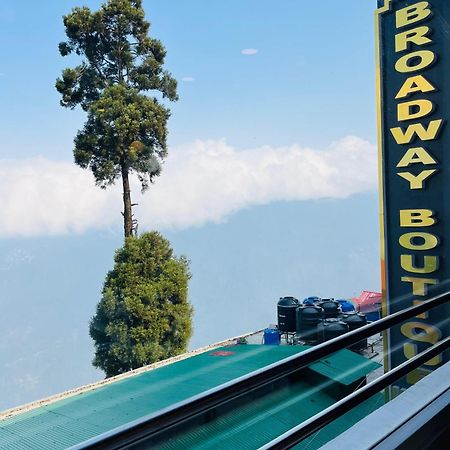 Luxury Stay At Hotel Broadway Boutique Mall Road Chowrasta Near Mahakal Temple Darjeeling  Ngoại thất bức ảnh