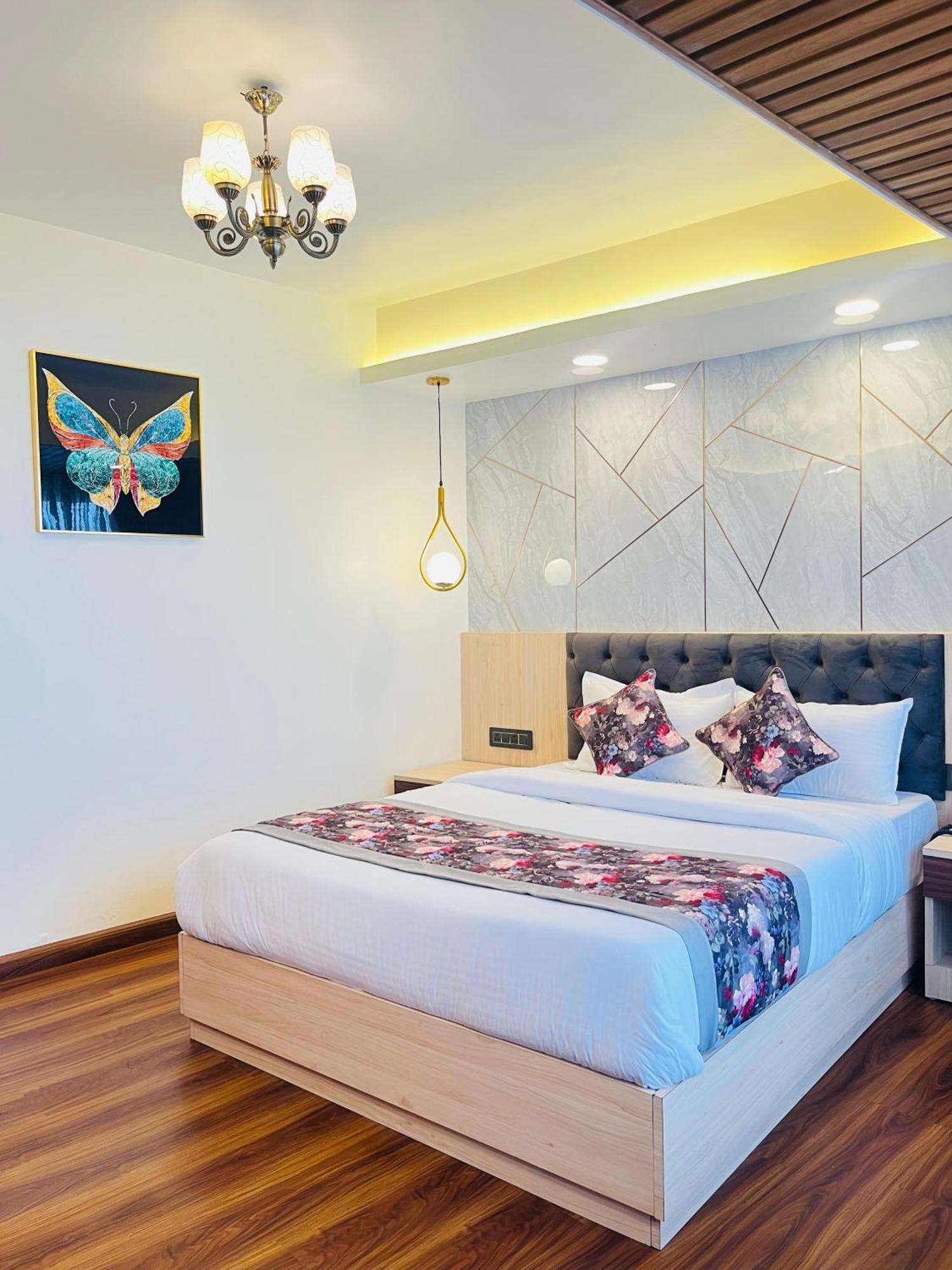 Luxury Stay At Hotel Broadway Boutique Mall Road Chowrasta Near Mahakal Temple Darjeeling  Ngoại thất bức ảnh