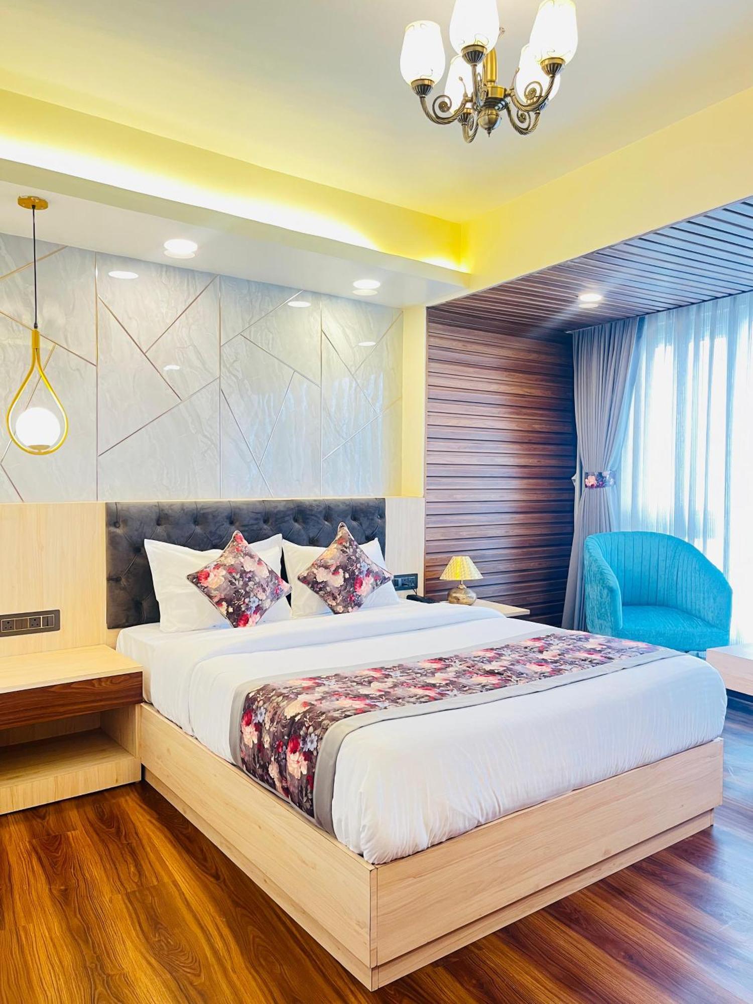 Luxury Stay At Hotel Broadway Boutique Mall Road Chowrasta Near Mahakal Temple Darjeeling  Ngoại thất bức ảnh