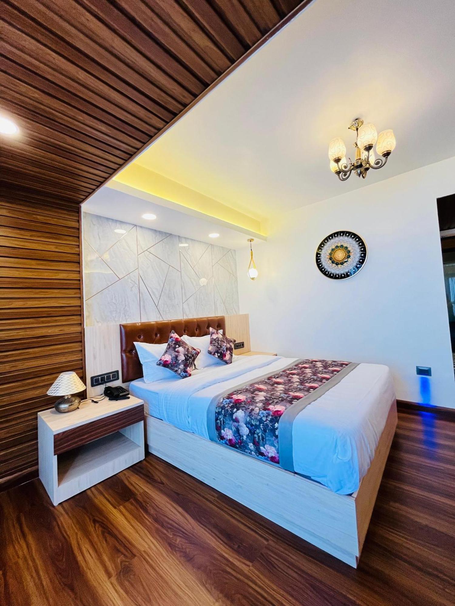 Luxury Stay At Hotel Broadway Boutique Mall Road Chowrasta Near Mahakal Temple Darjeeling  Ngoại thất bức ảnh