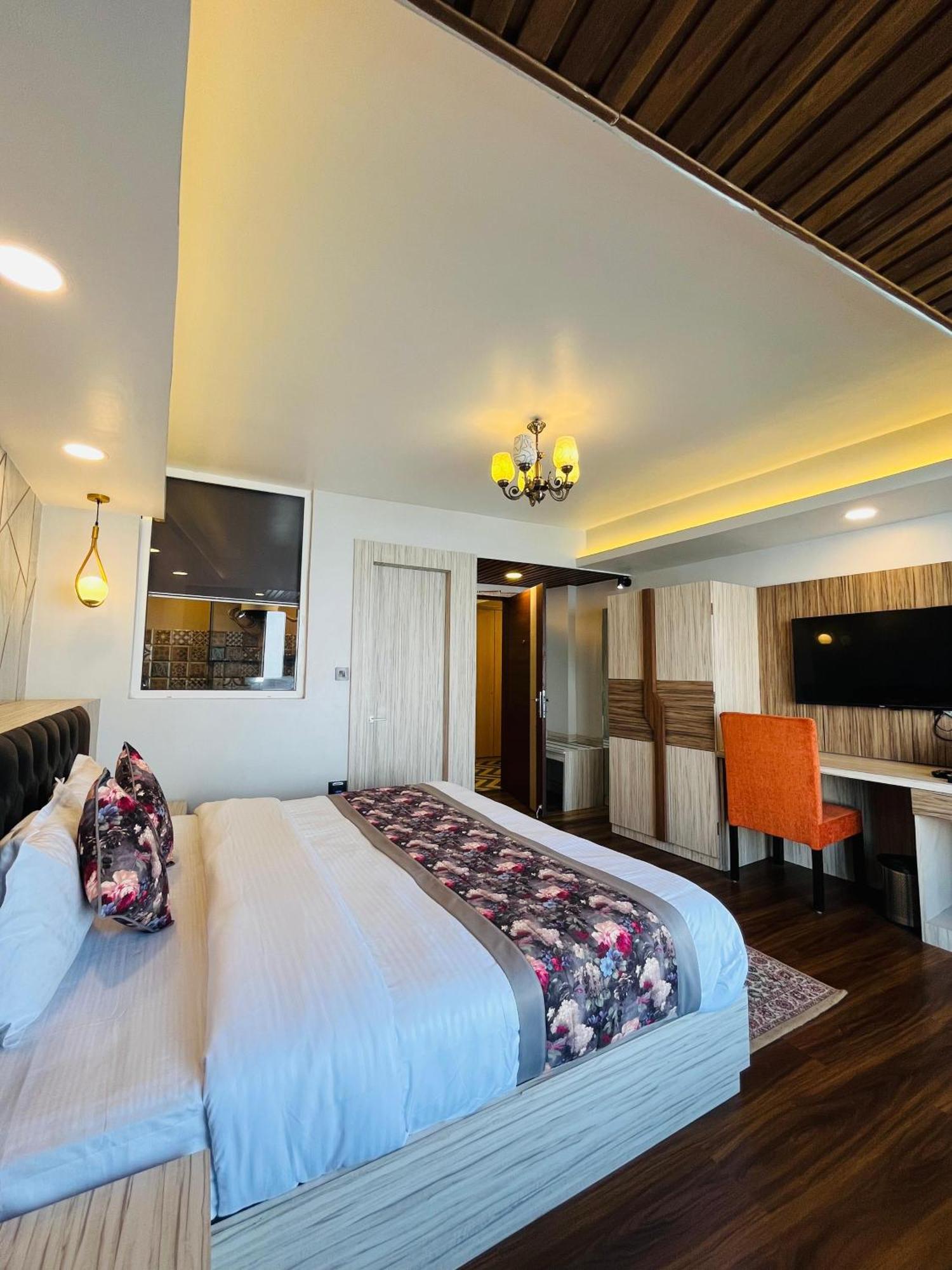 Luxury Stay At Hotel Broadway Boutique Mall Road Chowrasta Near Mahakal Temple Darjeeling  Ngoại thất bức ảnh