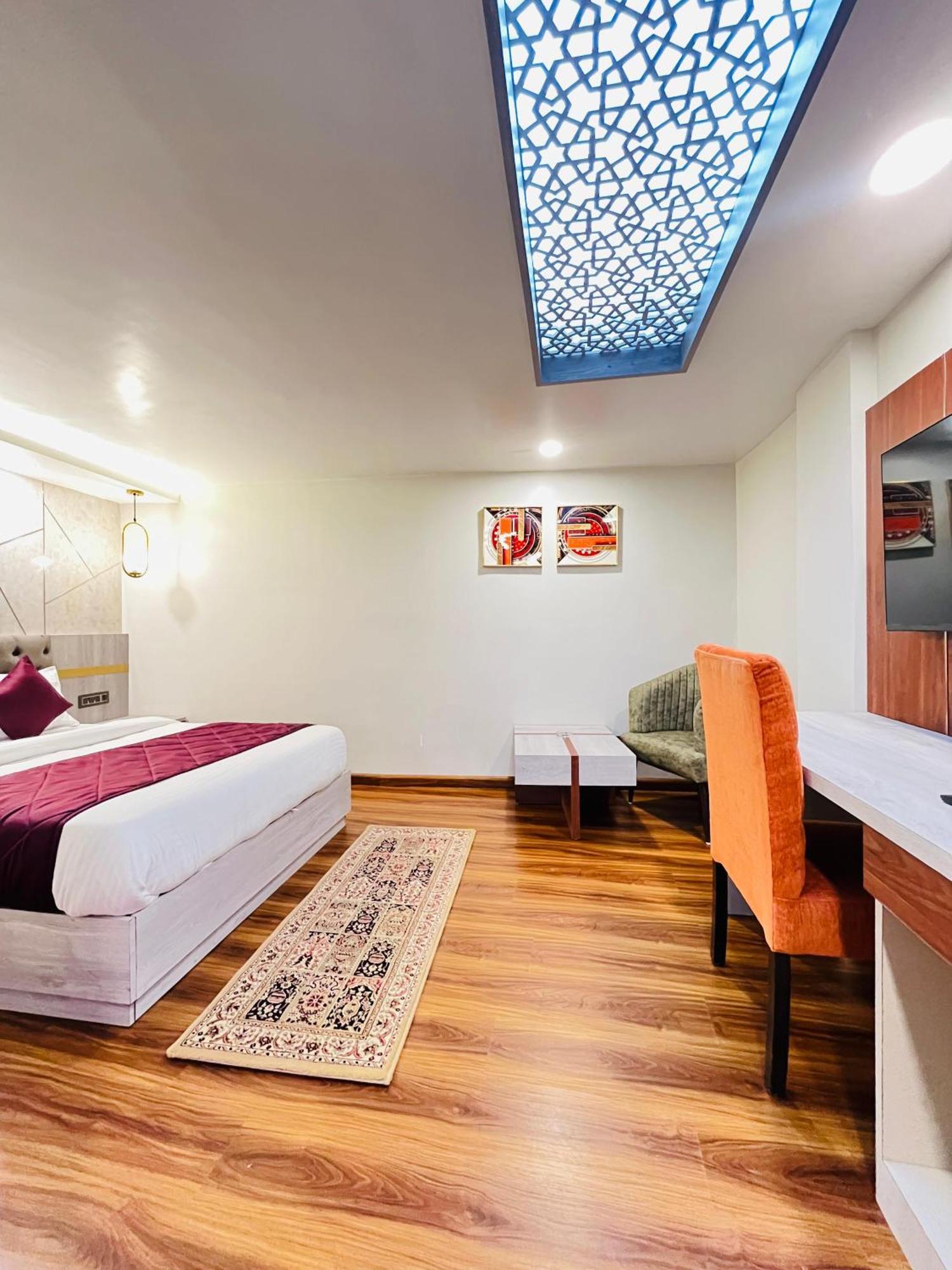 Luxury Stay At Hotel Broadway Boutique Mall Road Chowrasta Near Mahakal Temple Darjeeling  Ngoại thất bức ảnh