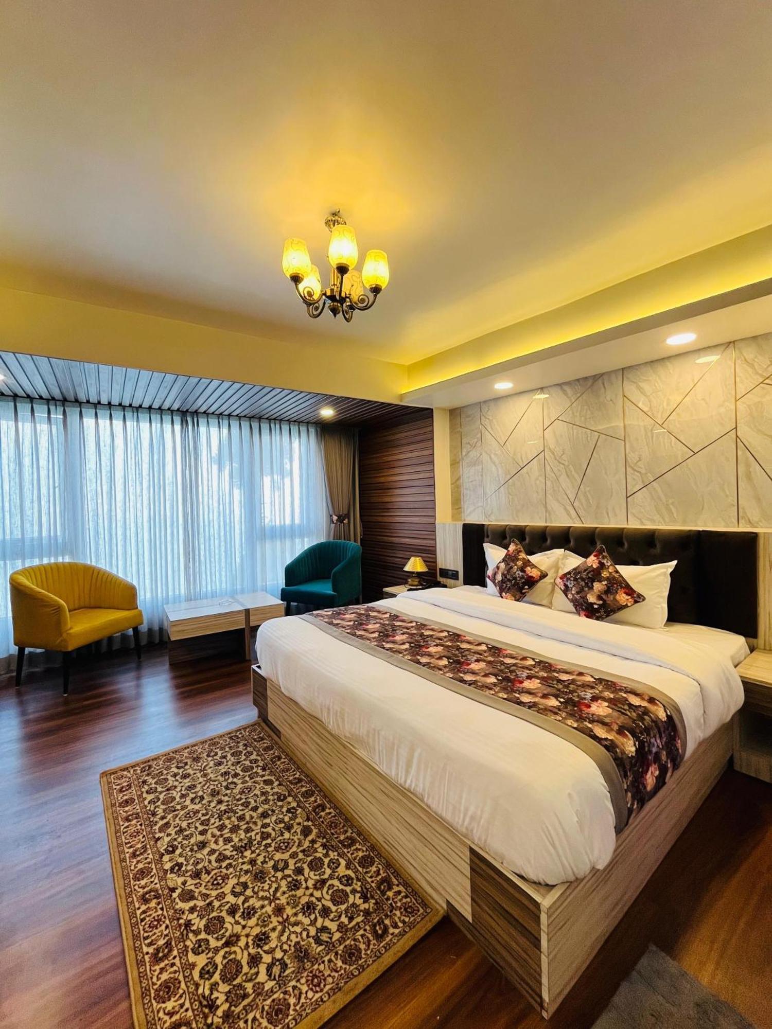 Luxury Stay At Hotel Broadway Boutique Mall Road Chowrasta Near Mahakal Temple Darjeeling  Ngoại thất bức ảnh