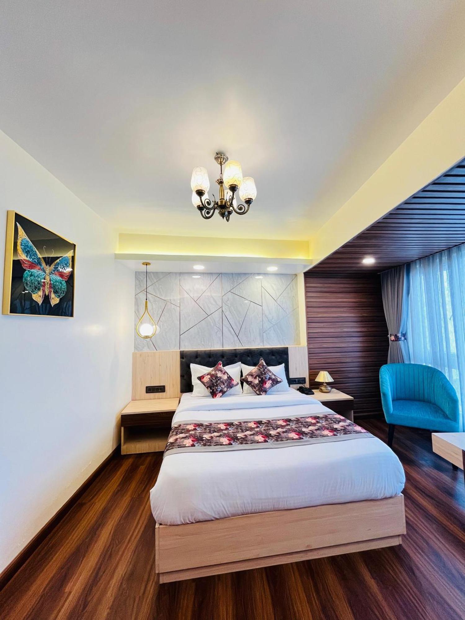 Luxury Stay At Hotel Broadway Boutique Mall Road Chowrasta Near Mahakal Temple Darjeeling  Ngoại thất bức ảnh