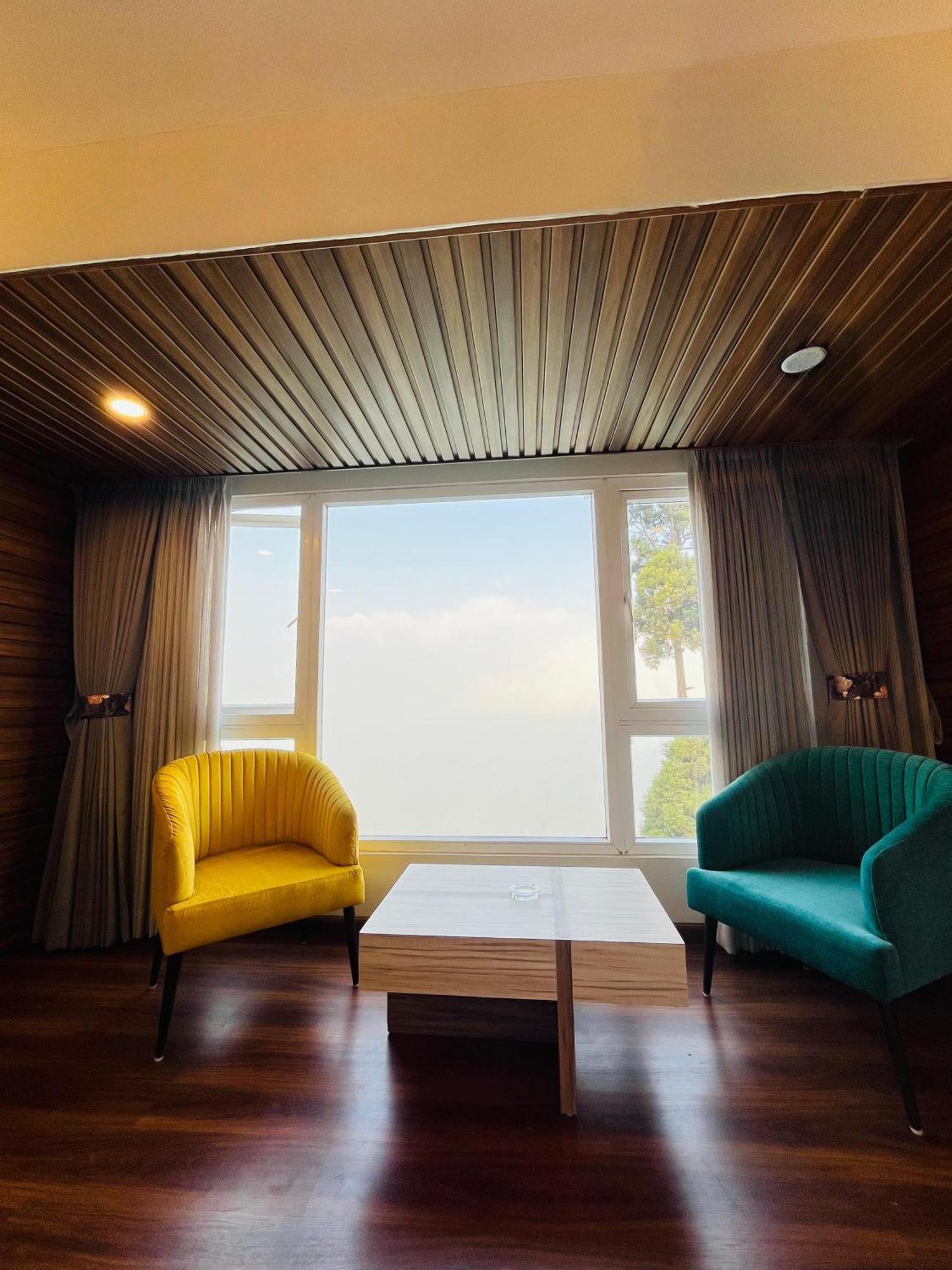 Luxury Stay At Hotel Broadway Boutique Mall Road Chowrasta Near Mahakal Temple Darjeeling  Ngoại thất bức ảnh