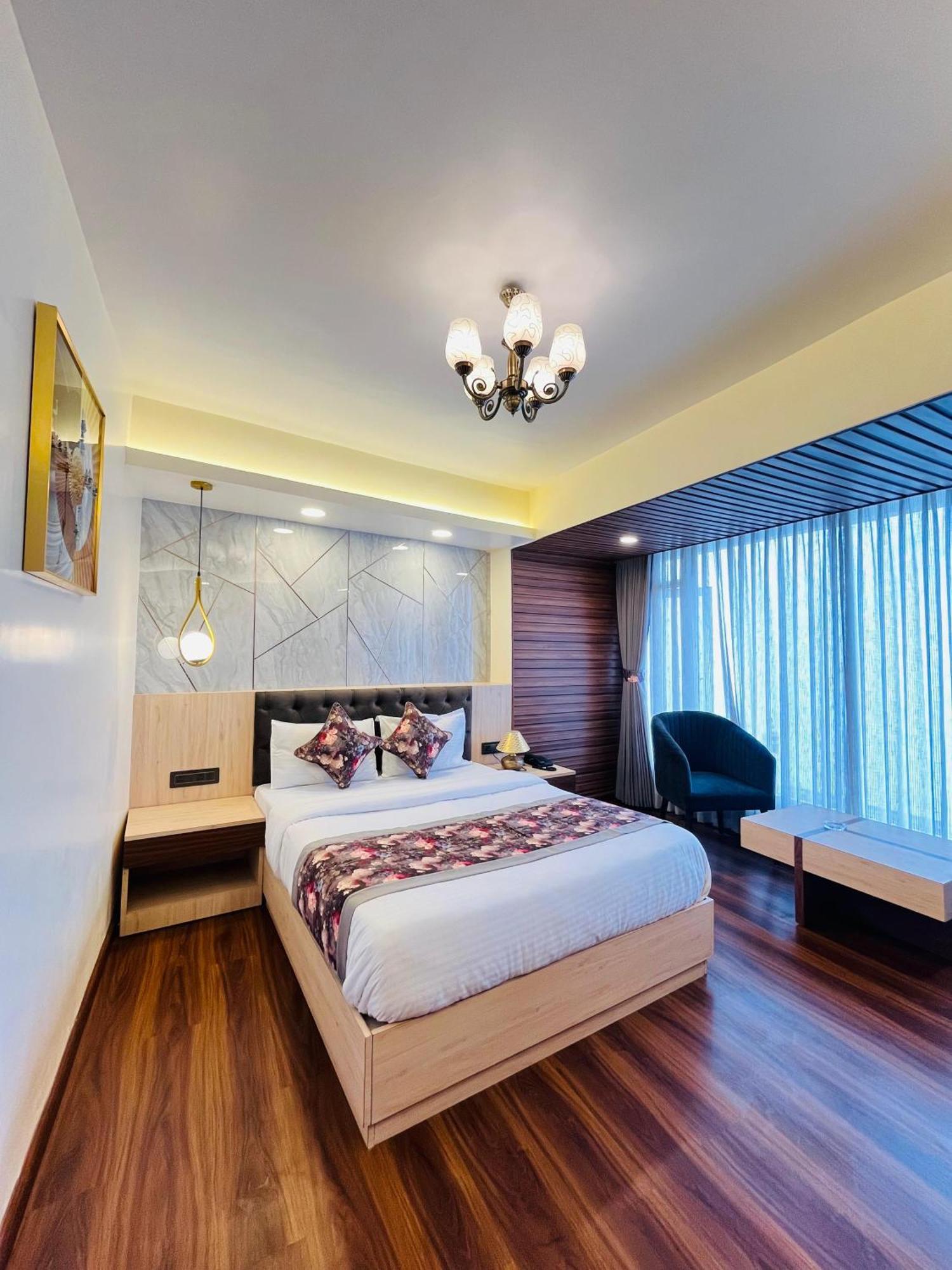Luxury Stay At Hotel Broadway Boutique Mall Road Chowrasta Near Mahakal Temple Darjeeling  Ngoại thất bức ảnh