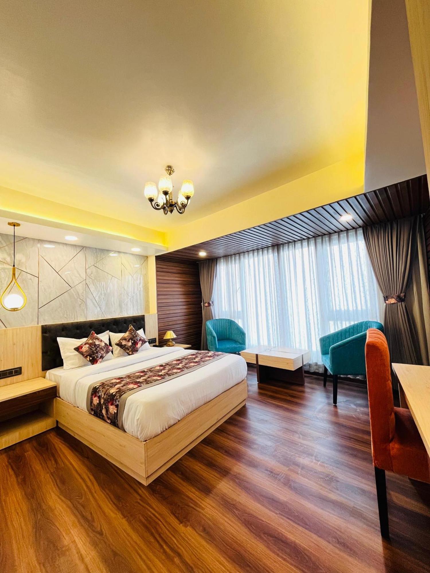 Luxury Stay At Hotel Broadway Boutique Mall Road Chowrasta Near Mahakal Temple Darjeeling  Ngoại thất bức ảnh