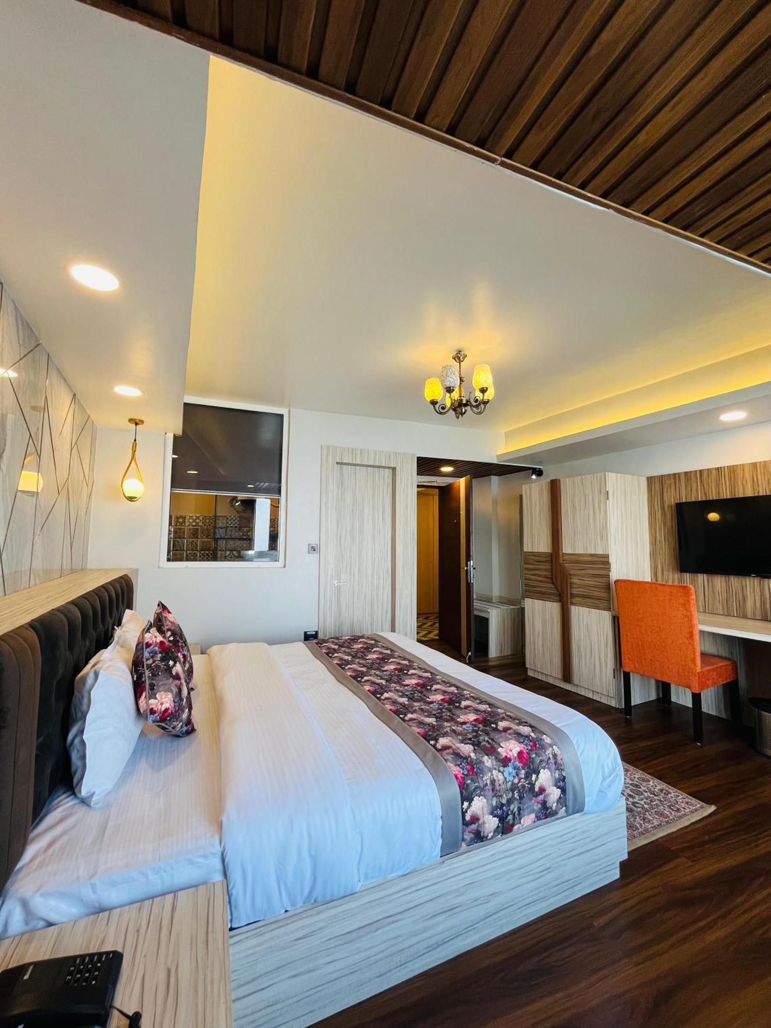 Luxury Stay At Hotel Broadway Boutique Mall Road Chowrasta Near Mahakal Temple Darjeeling  Ngoại thất bức ảnh