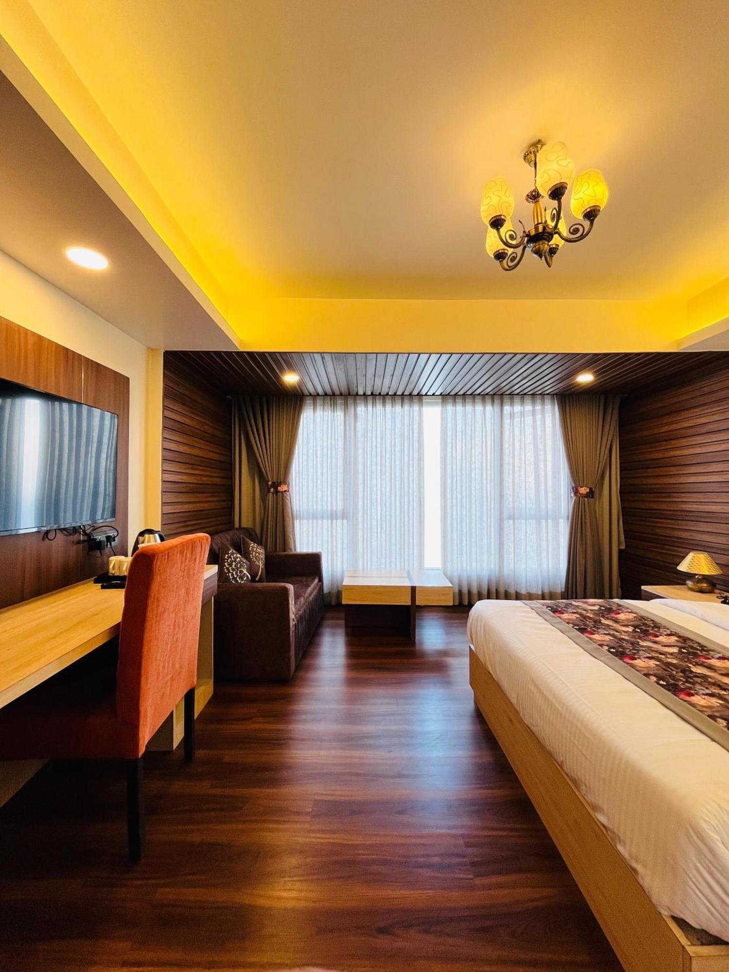 Luxury Stay At Hotel Broadway Boutique Mall Road Chowrasta Near Mahakal Temple Darjeeling  Ngoại thất bức ảnh
