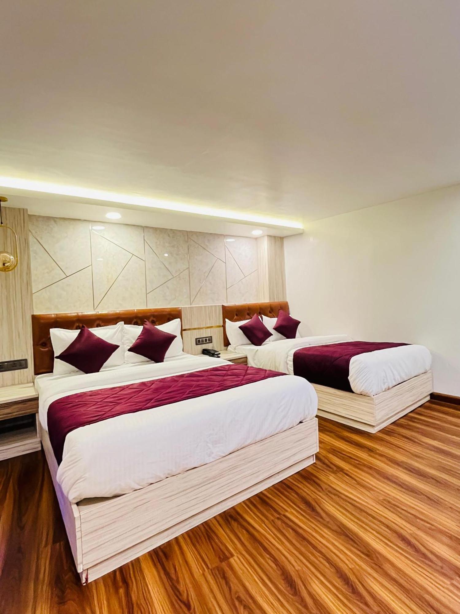 Luxury Stay At Hotel Broadway Boutique Mall Road Chowrasta Near Mahakal Temple Darjeeling  Ngoại thất bức ảnh