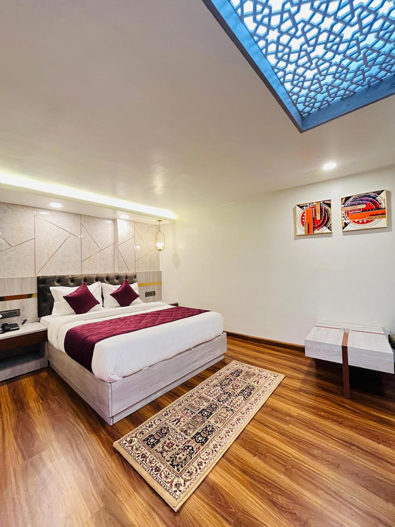 Luxury Stay At Hotel Broadway Boutique Mall Road Chowrasta Near Mahakal Temple Darjeeling  Ngoại thất bức ảnh
