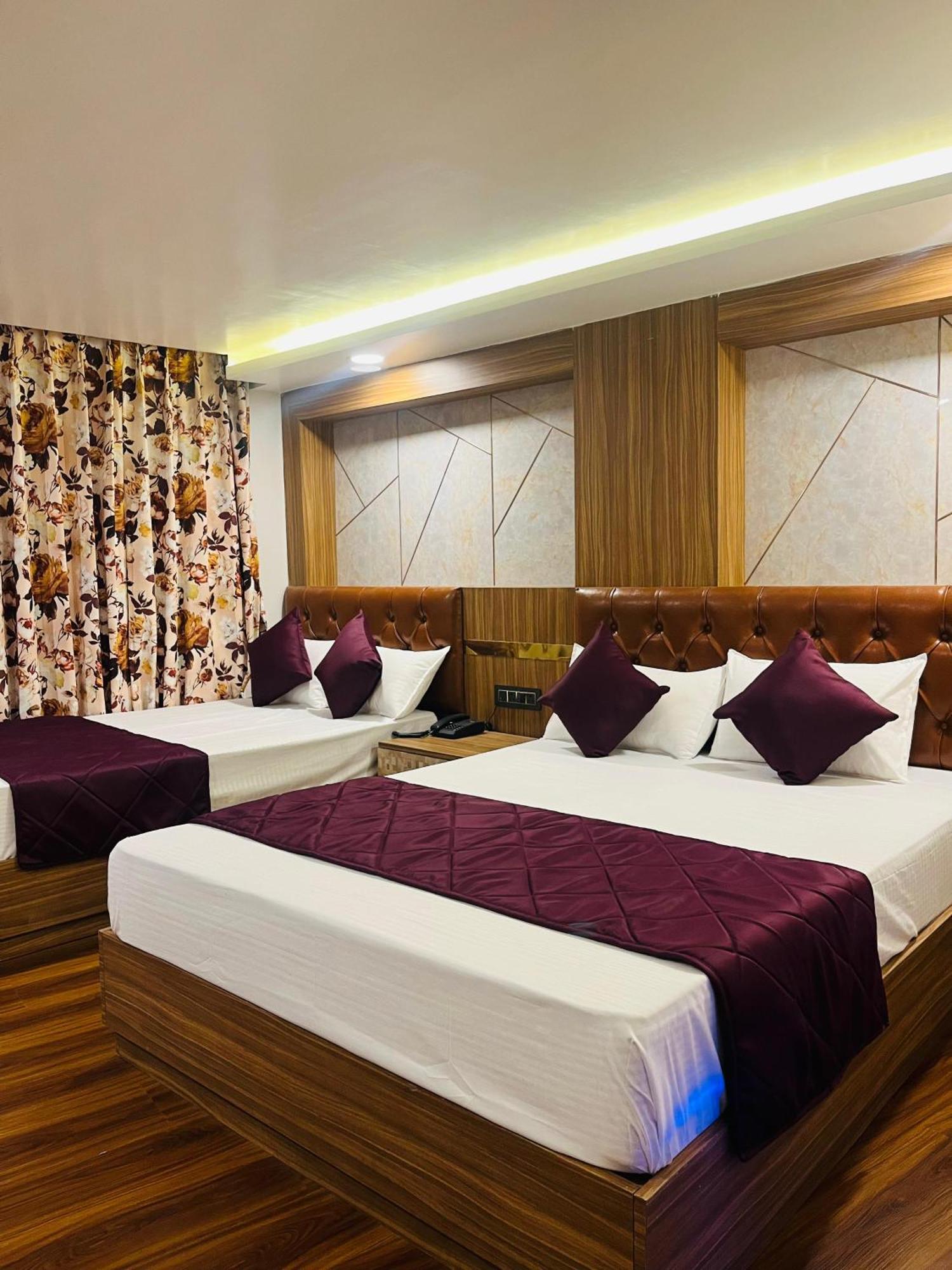 Luxury Stay At Hotel Broadway Boutique Mall Road Chowrasta Near Mahakal Temple Darjeeling  Ngoại thất bức ảnh