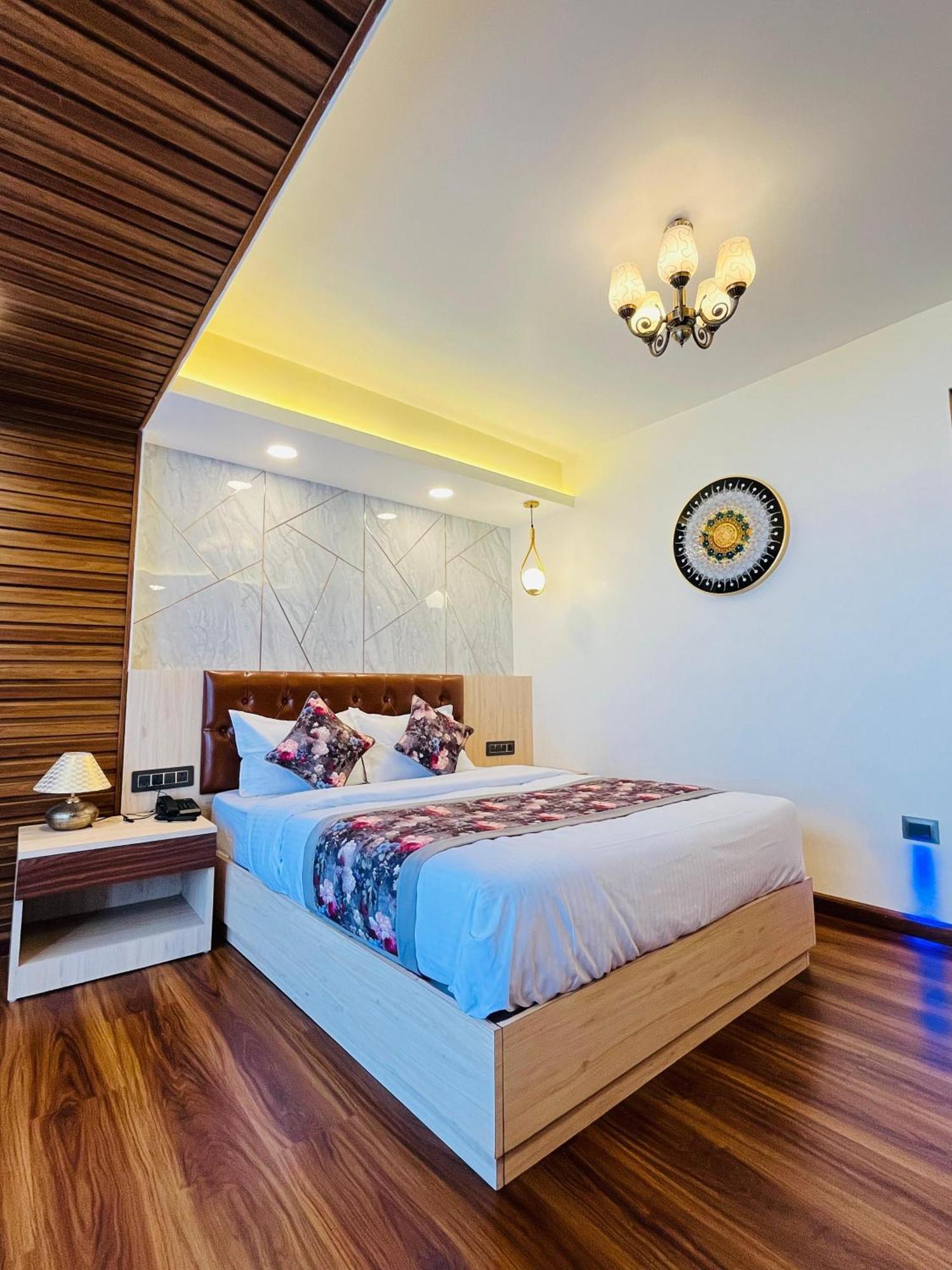 Luxury Stay At Hotel Broadway Boutique Mall Road Chowrasta Near Mahakal Temple Darjeeling  Ngoại thất bức ảnh