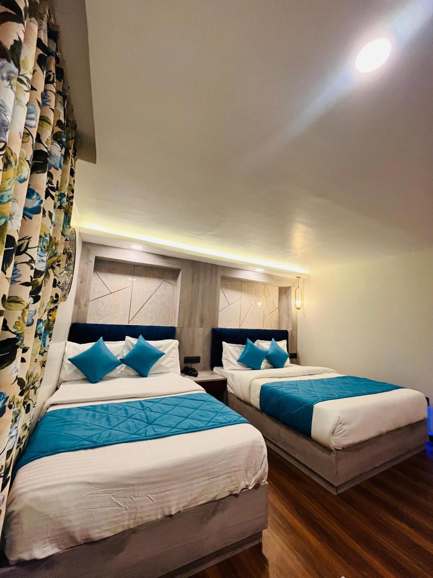 Luxury Stay At Hotel Broadway Boutique Mall Road Chowrasta Near Mahakal Temple Darjeeling  Ngoại thất bức ảnh