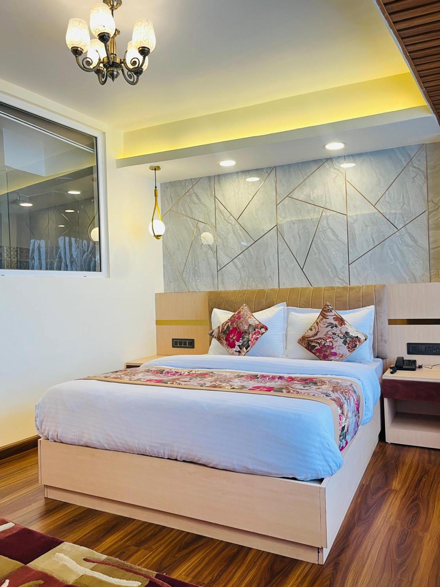 Luxury Stay At Hotel Broadway Boutique Mall Road Chowrasta Near Mahakal Temple Darjeeling  Ngoại thất bức ảnh