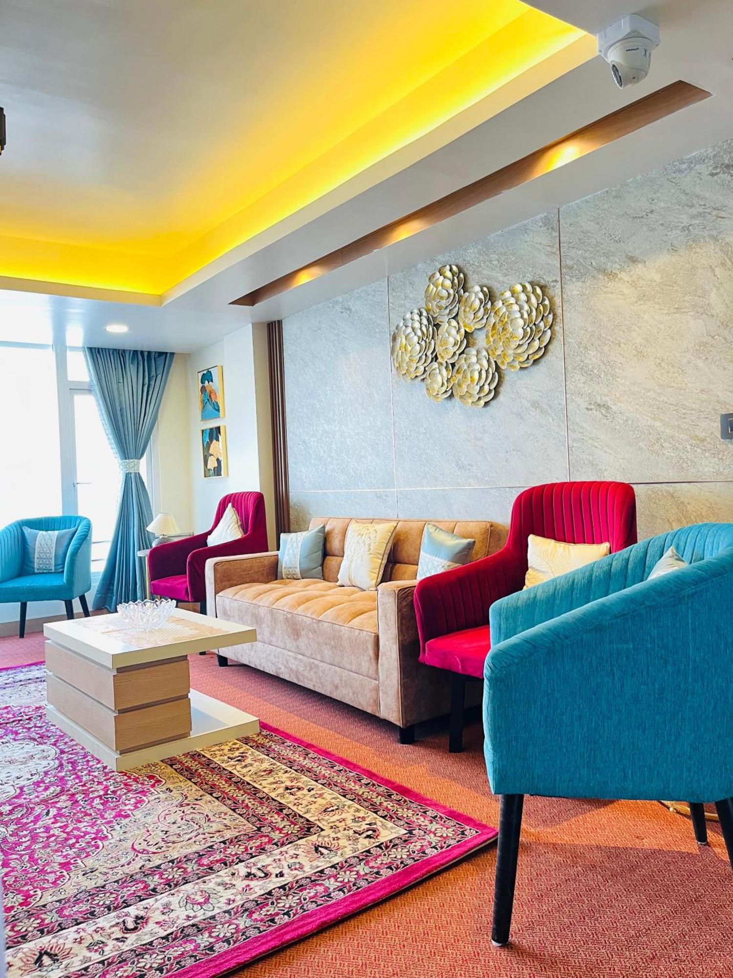Luxury Stay At Hotel Broadway Boutique Mall Road Chowrasta Near Mahakal Temple Darjeeling  Ngoại thất bức ảnh