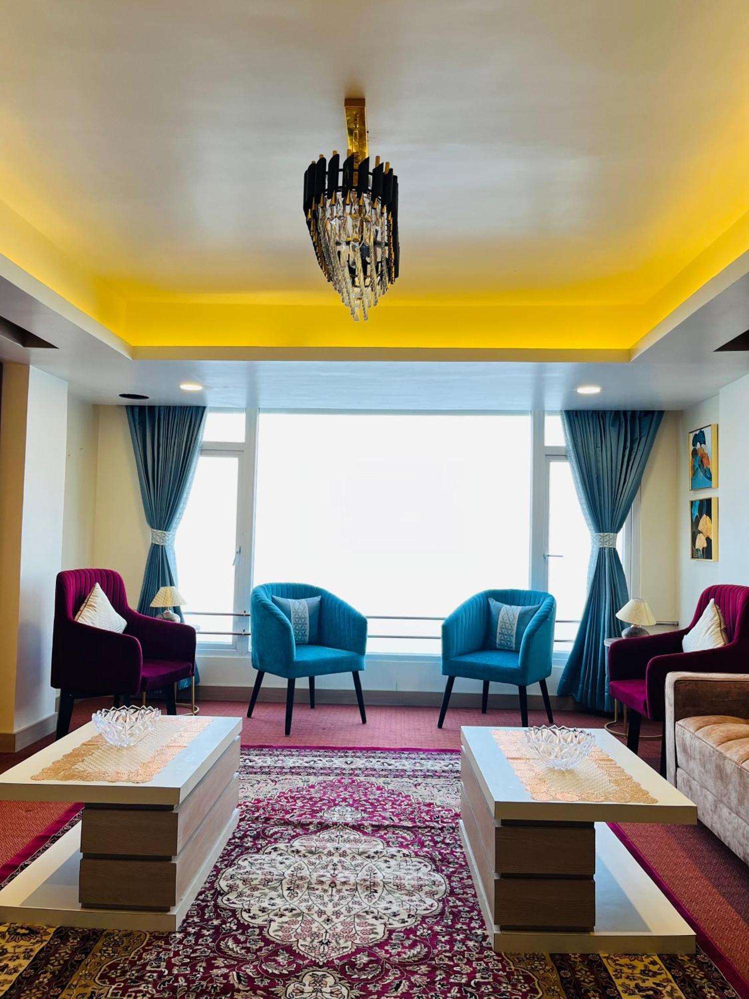 Luxury Stay At Hotel Broadway Boutique Mall Road Chowrasta Near Mahakal Temple Darjeeling  Ngoại thất bức ảnh