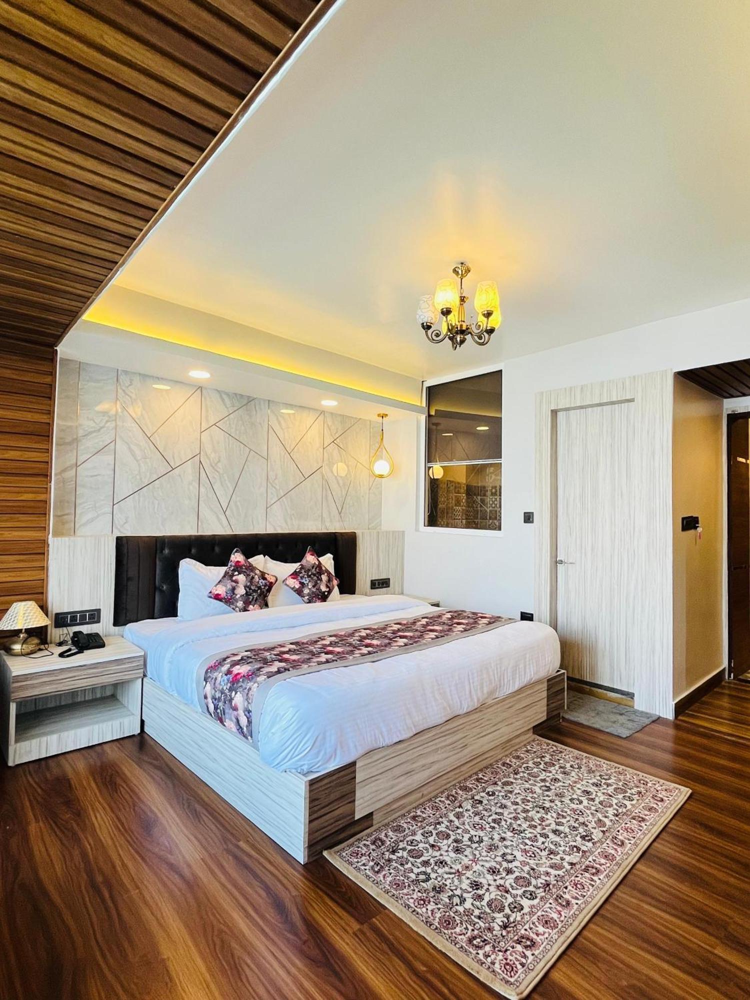 Luxury Stay At Hotel Broadway Boutique Mall Road Chowrasta Near Mahakal Temple Darjeeling  Ngoại thất bức ảnh
