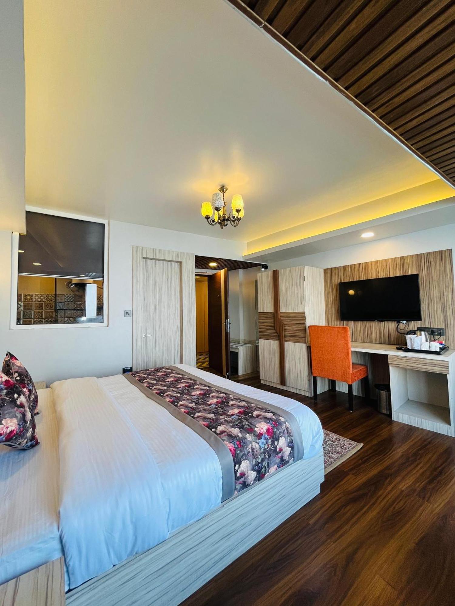 Luxury Stay At Hotel Broadway Boutique Mall Road Chowrasta Near Mahakal Temple Darjeeling  Ngoại thất bức ảnh