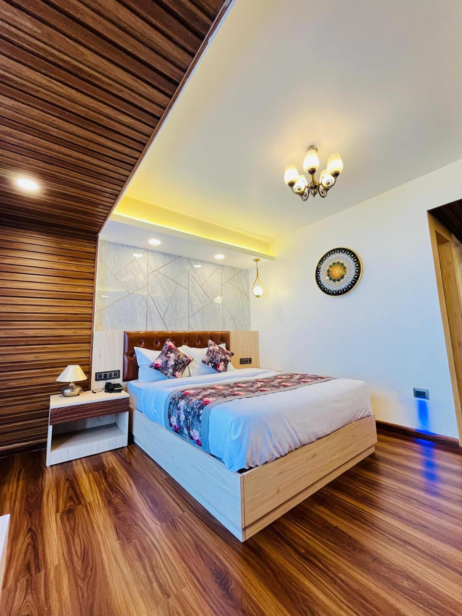 Luxury Stay At Hotel Broadway Boutique Mall Road Chowrasta Near Mahakal Temple Darjeeling  Ngoại thất bức ảnh