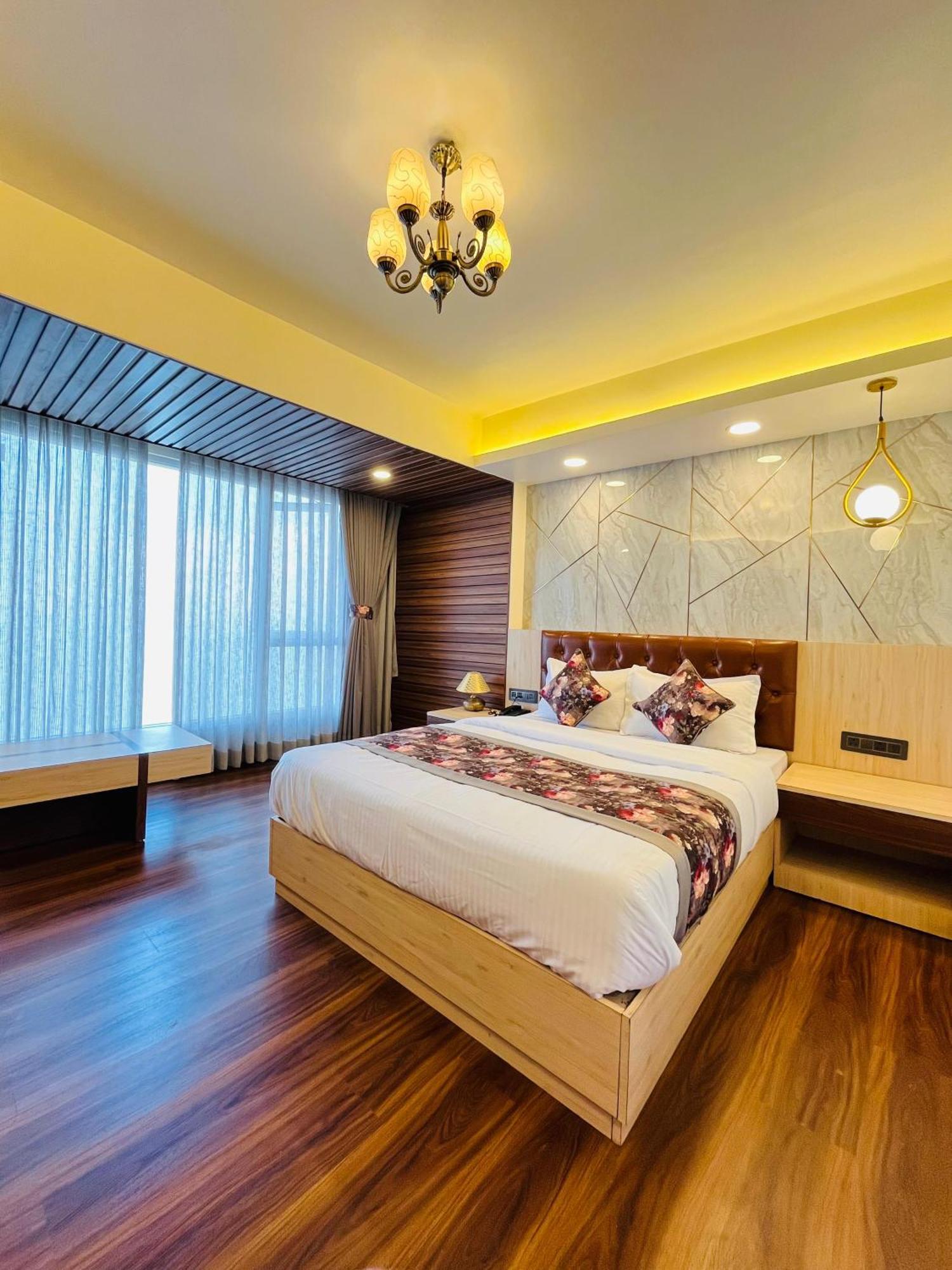 Luxury Stay At Hotel Broadway Boutique Mall Road Chowrasta Near Mahakal Temple Darjeeling  Ngoại thất bức ảnh