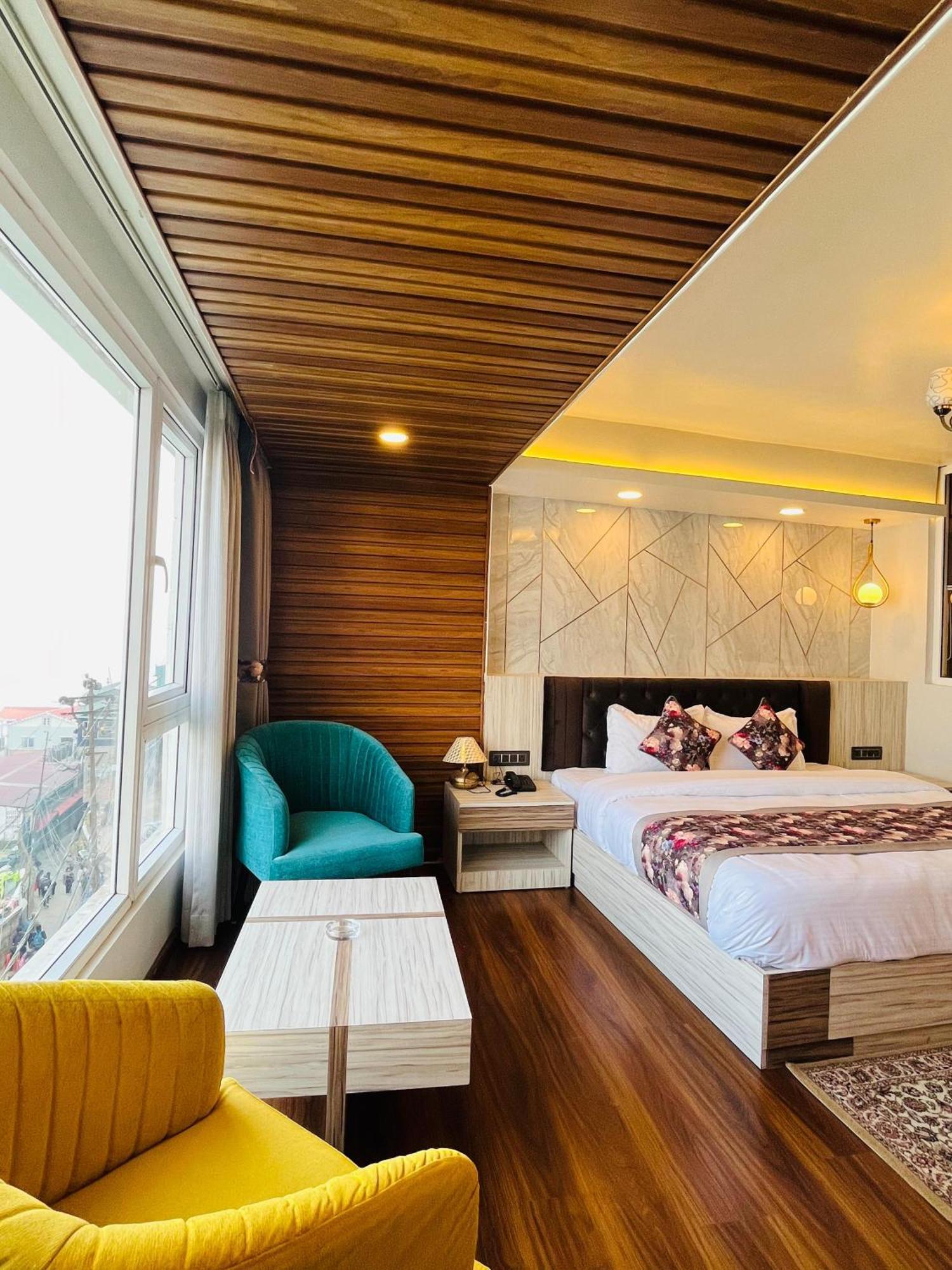 Luxury Stay At Hotel Broadway Boutique Mall Road Chowrasta Near Mahakal Temple Darjeeling  Ngoại thất bức ảnh
