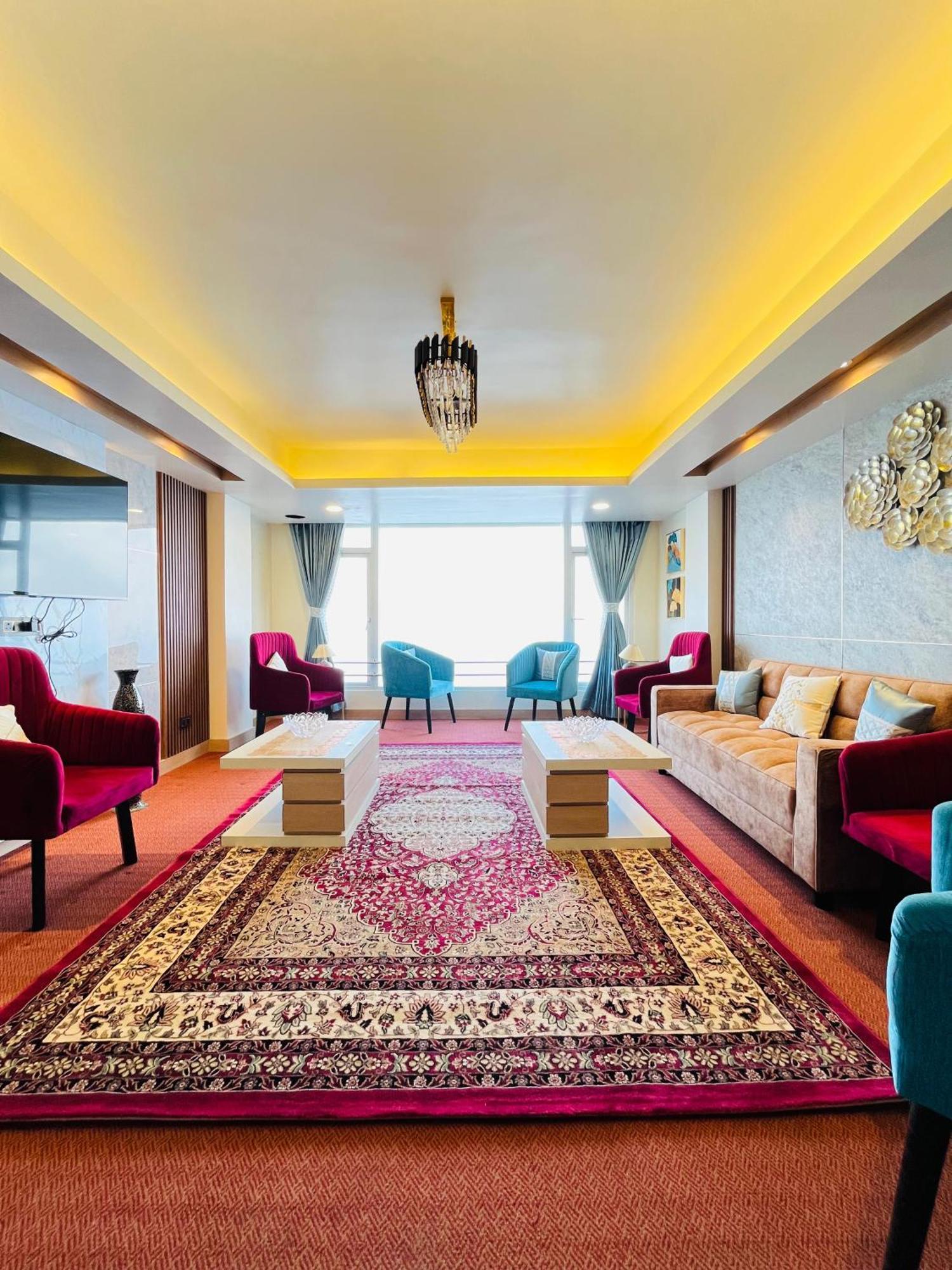 Luxury Stay At Hotel Broadway Boutique Mall Road Chowrasta Near Mahakal Temple Darjeeling  Ngoại thất bức ảnh