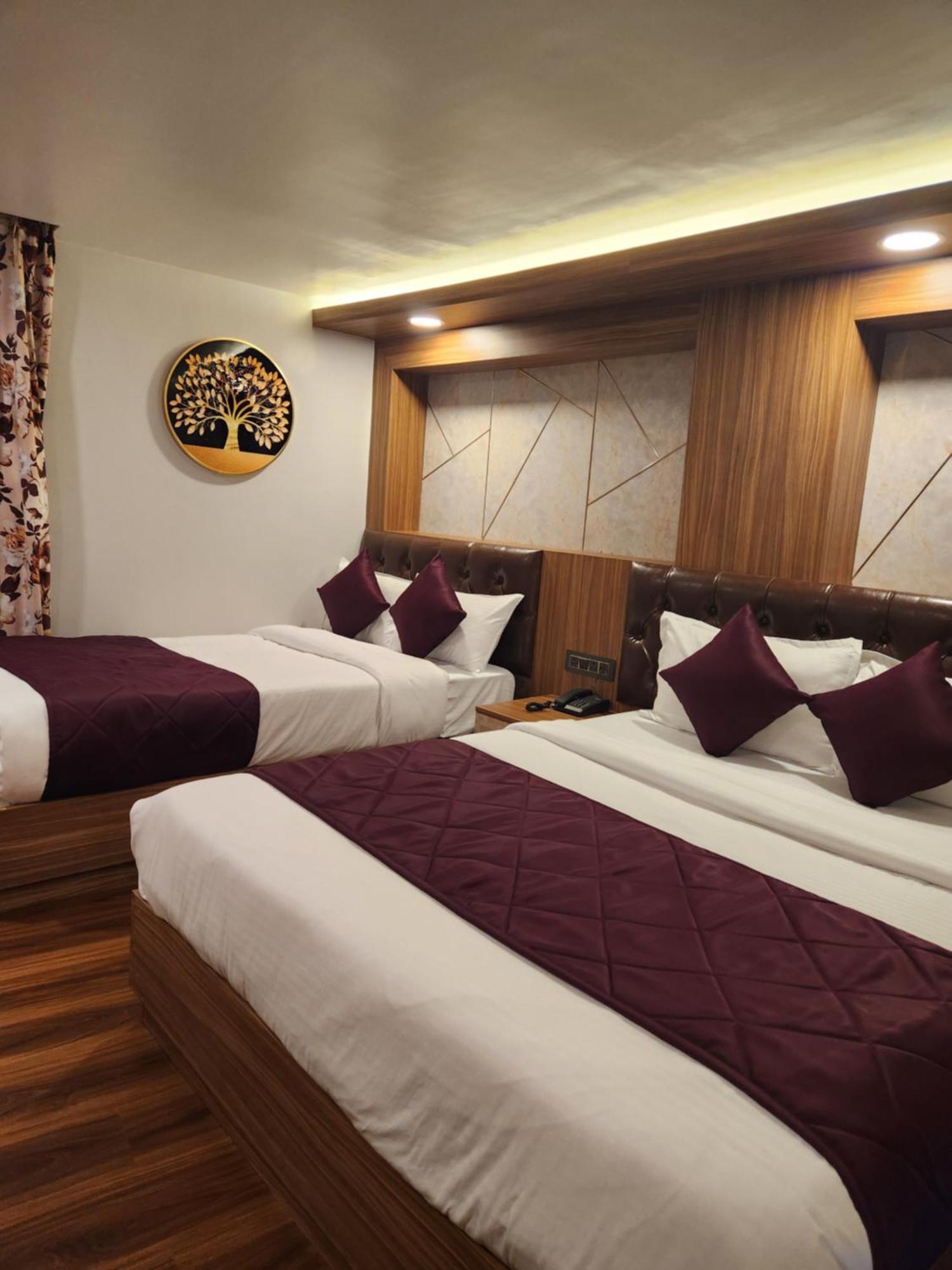 Luxury Stay At Hotel Broadway Boutique Mall Road Chowrasta Near Mahakal Temple Darjeeling  Ngoại thất bức ảnh