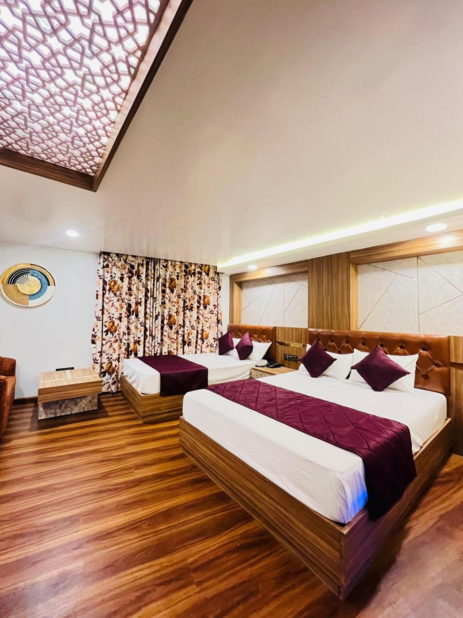 Luxury Stay At Hotel Broadway Boutique Mall Road Chowrasta Near Mahakal Temple Darjeeling  Ngoại thất bức ảnh