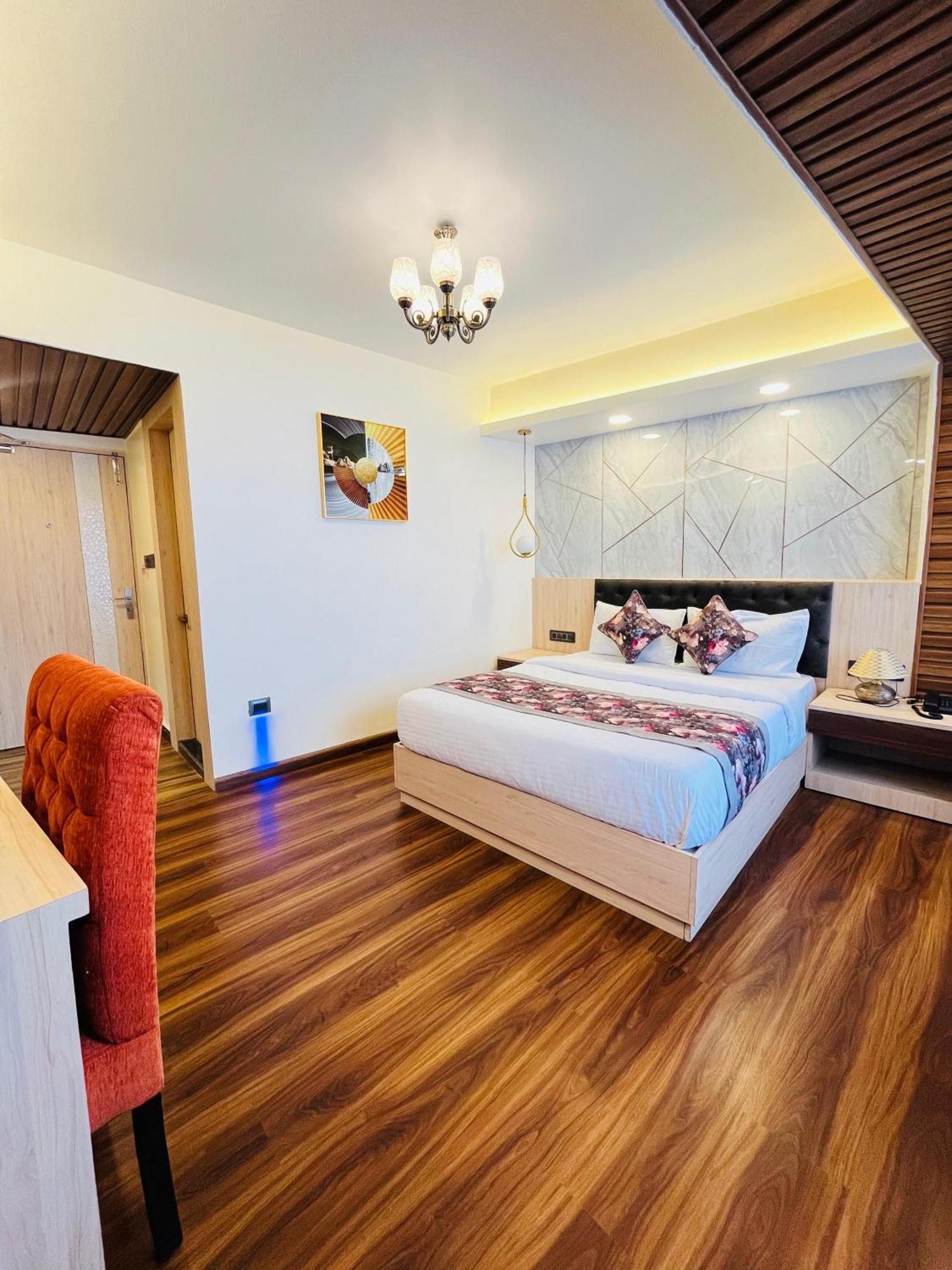 Luxury Stay At Hotel Broadway Boutique Mall Road Chowrasta Near Mahakal Temple Darjeeling  Ngoại thất bức ảnh