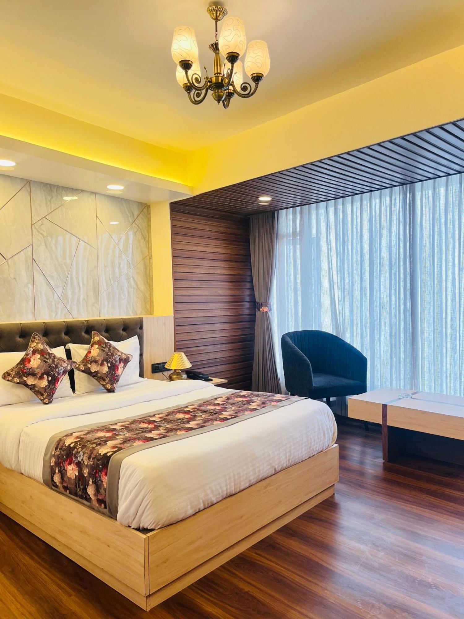 Luxury Stay At Hotel Broadway Boutique Mall Road Chowrasta Near Mahakal Temple Darjeeling  Ngoại thất bức ảnh