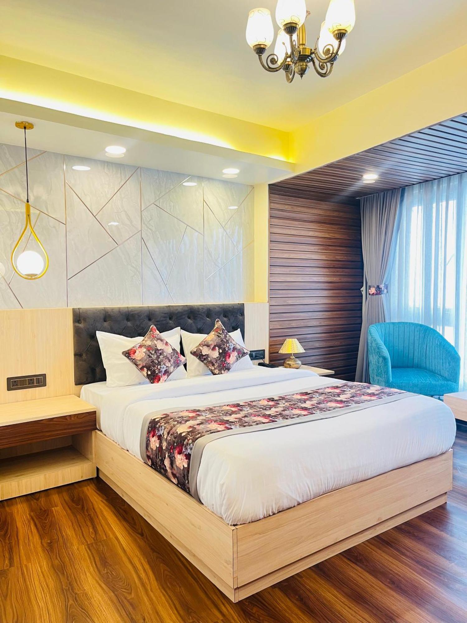 Luxury Stay At Hotel Broadway Boutique Mall Road Chowrasta Near Mahakal Temple Darjeeling  Ngoại thất bức ảnh
