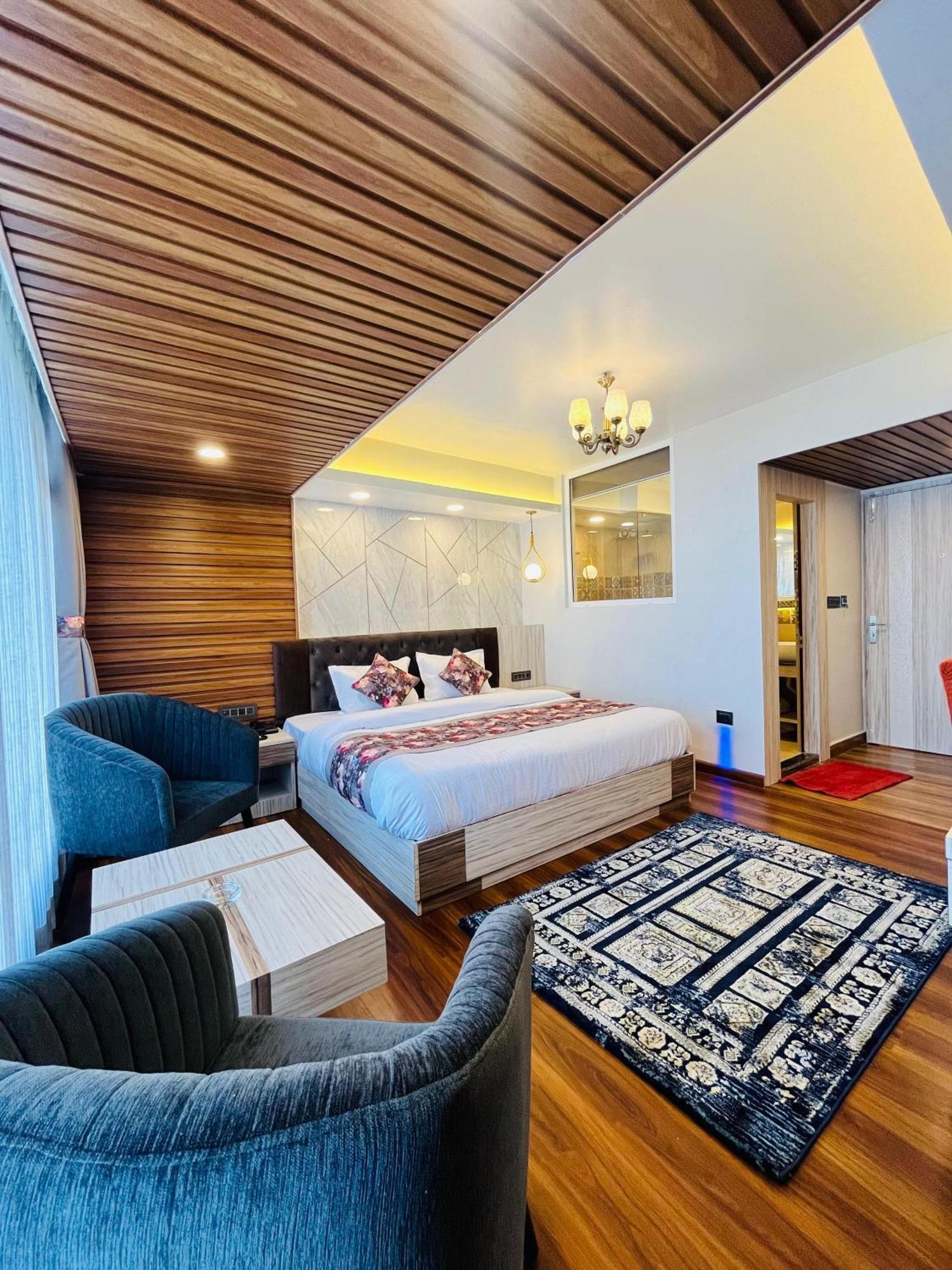 Luxury Stay At Hotel Broadway Boutique Mall Road Chowrasta Near Mahakal Temple Darjeeling  Ngoại thất bức ảnh